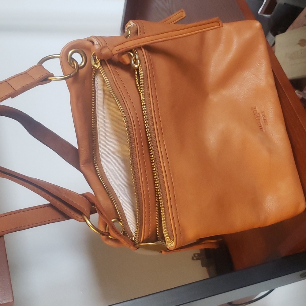 Purse. Tan. Nee